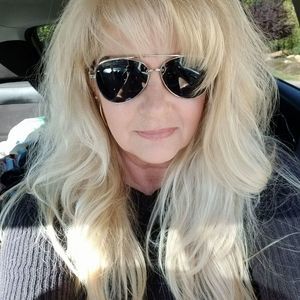 Meet your Posher, Debbie